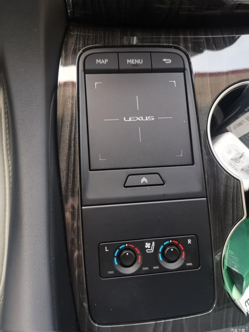 Lexus LM300h (H30)