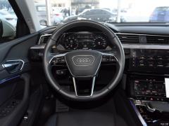 Фото Audi e-tron 