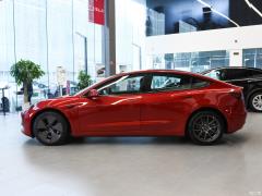Фото Tesla Model 3 