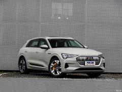 Фото Audi e-tron 
