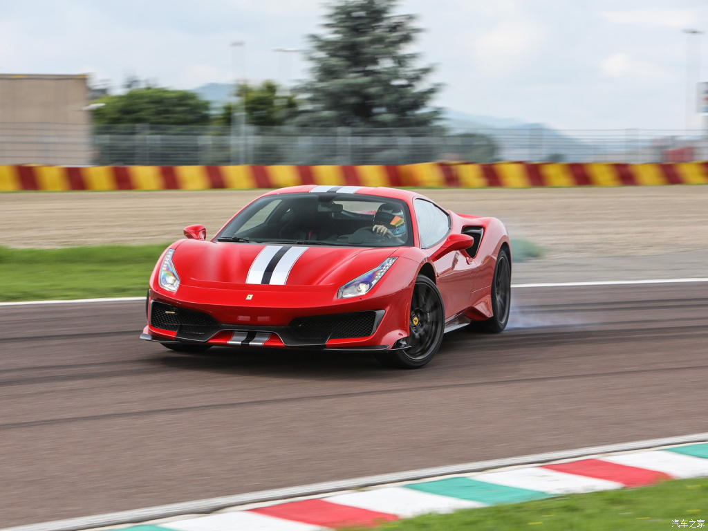 Голубая Ferrari 488 pista