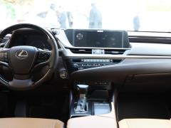 Фото Lexus ES250 (XV70), фото салона